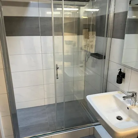 Apartment 4711 *